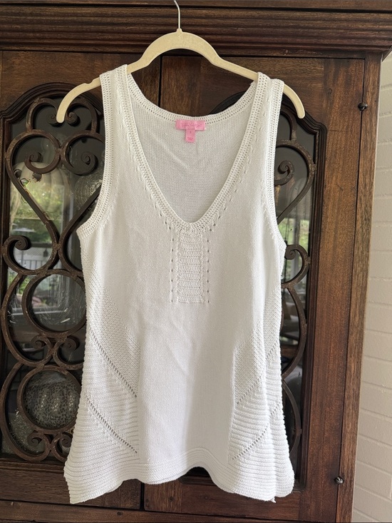 Lilly Pulitzer Tops - Lilly Pulitzer White Knit V-Neck Tank Top